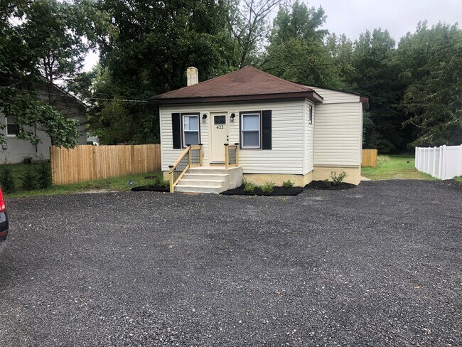 Building Photo - 422 Elbo Ln