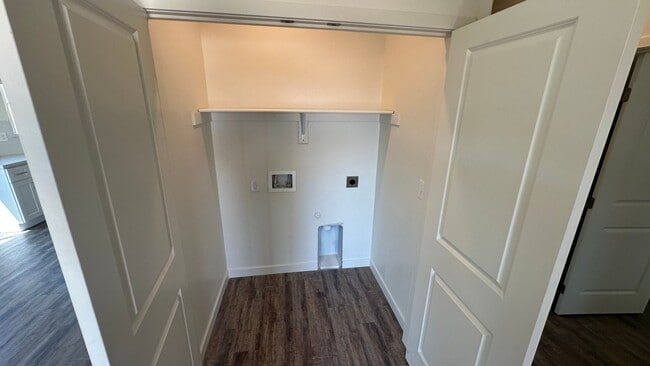 Building Photo - Coyote Run Duplexes 6000