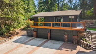Building Photo - 860 Hyak Way