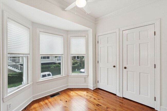 Building Photo - Downtown Charleston Waterfront Townhouse