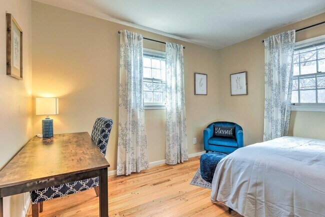 Building Photo - 1034 Clifton Hills Ave