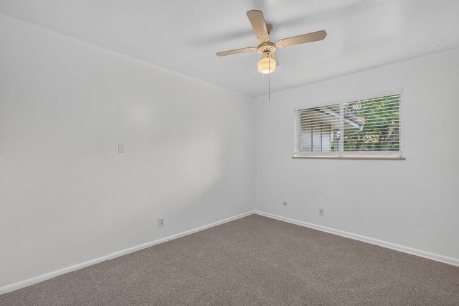 Building Photo - Cozy 2 bedroom duplex