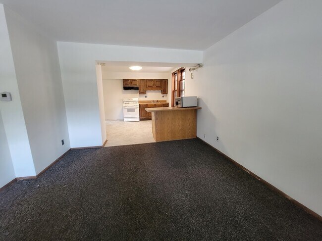 Building Photo - 828 W 34th St