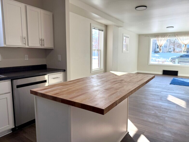 Building Photo - 427 Jefferson St