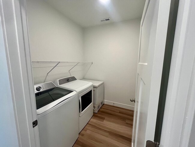 Building Photo - Lovely Condo Located In Saratoga Springs, UT