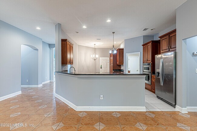 Building Photo - 2465 Pinehurst Ln