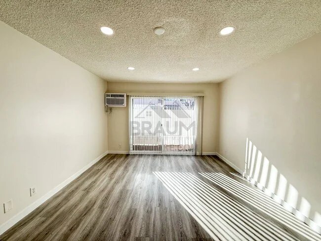 Building Photo - 5433 Sepulveda Blvd