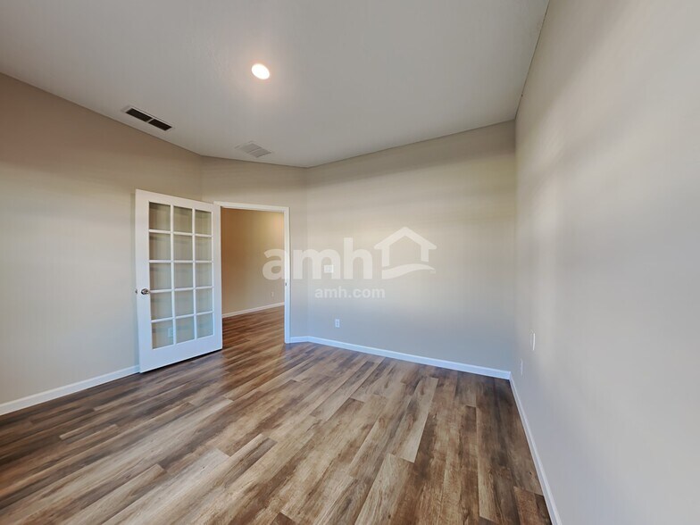 Building Photo - 173 Edge Park Trl