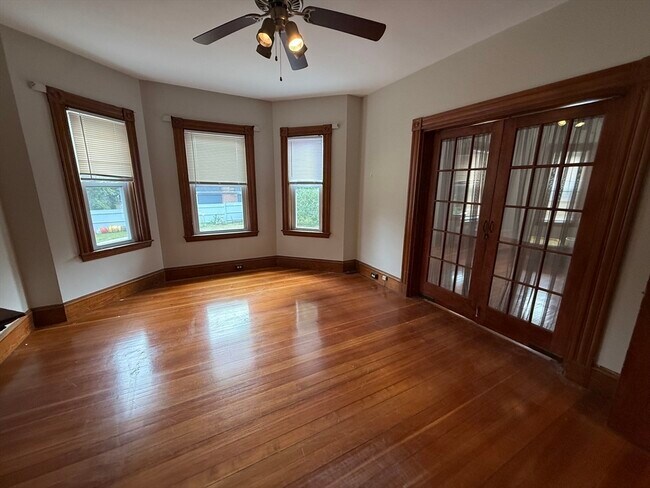 Building Photo - 372 Metropolitan Ave