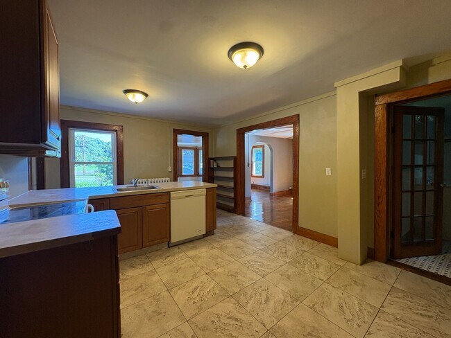 Building Photo - 51 Grove St