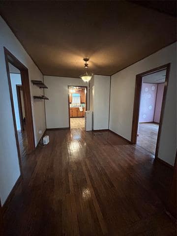 Building Photo - 513 E Elm St