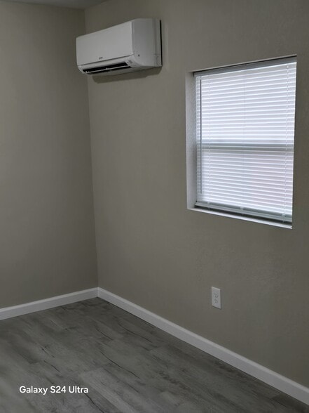 Building Photo - 124 Tacoma Rd