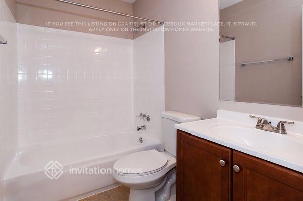 Building Photo - 17430 E Gunnison Pl
