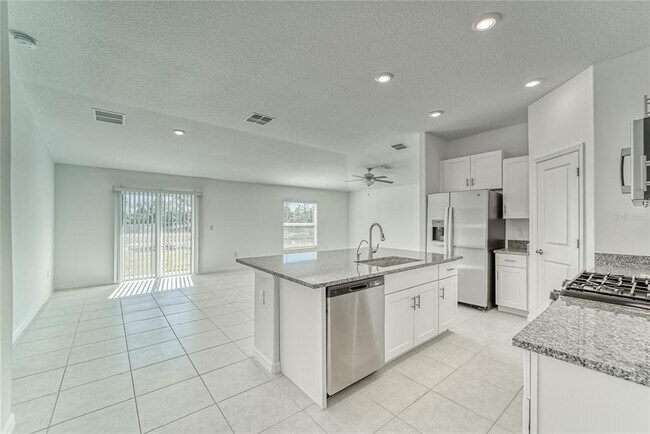 Building Photo - 10245 Shady Preserve Dr