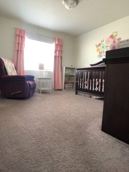 Building Photo - 4253 E Willow Oak Way