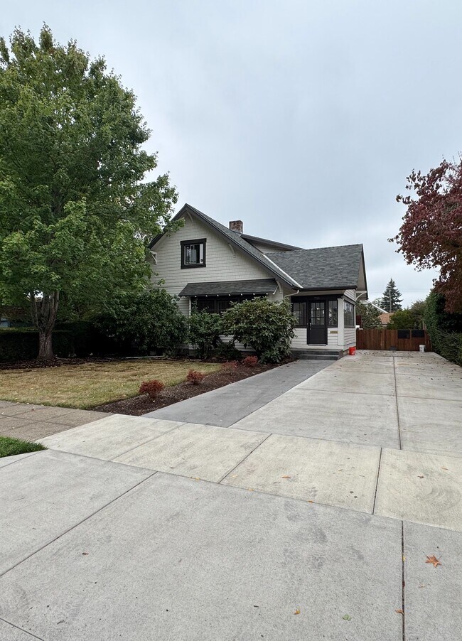 Primary Photo - 730 SW Calapooia St