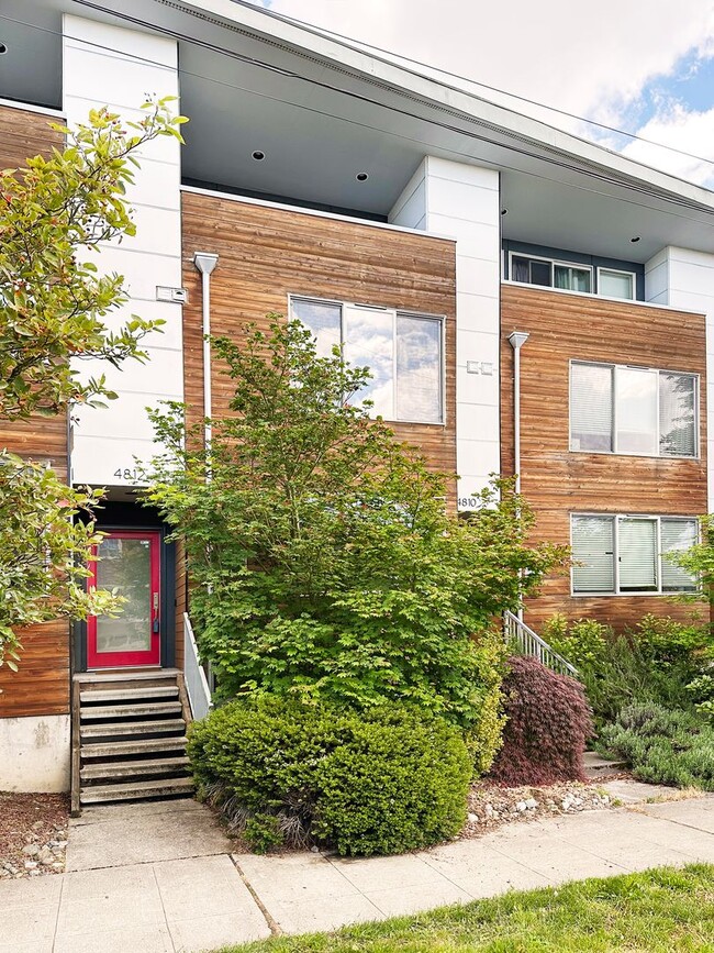 Building Photo - 3bd/2ba Seattle Townhome