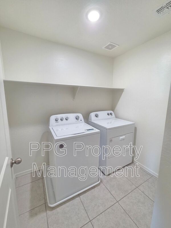 Building Photo - 20124 W Palo Verde Dr