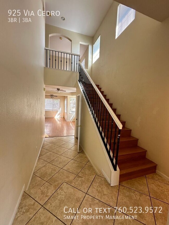 Building Photo - Beautiful Chula Vista 3bed+1 Loft, 2.5 bat...