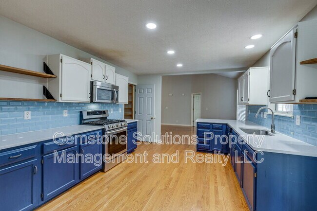 Building Photo - 2214 Falcon Creek Dr