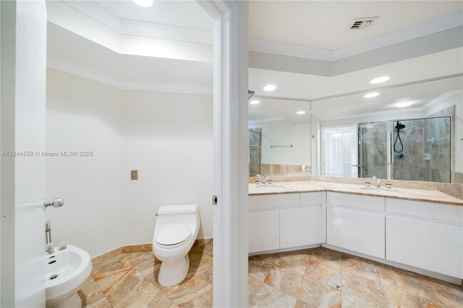 Building Photo - 888 Brickell Key Dr