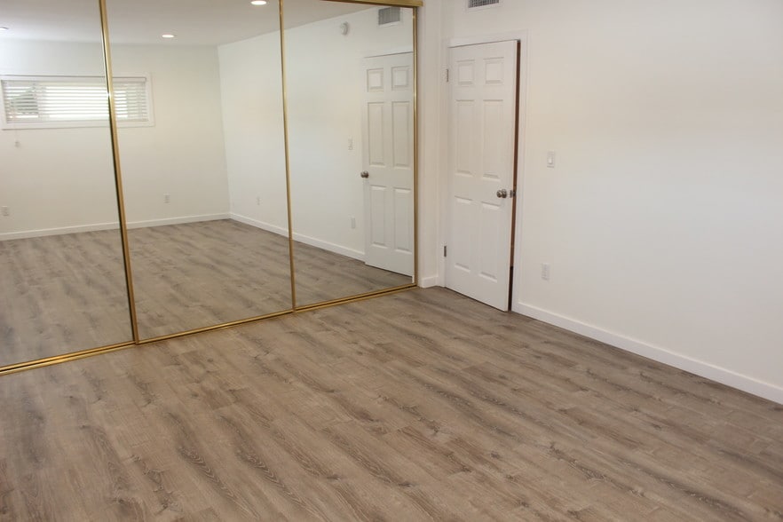 Master Bedroom - 9703 National Blvd