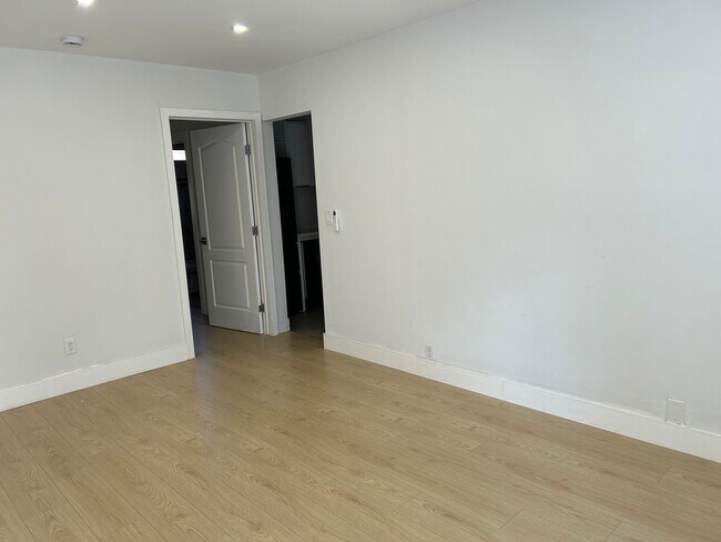 Building Photo - 15737 Sutton St