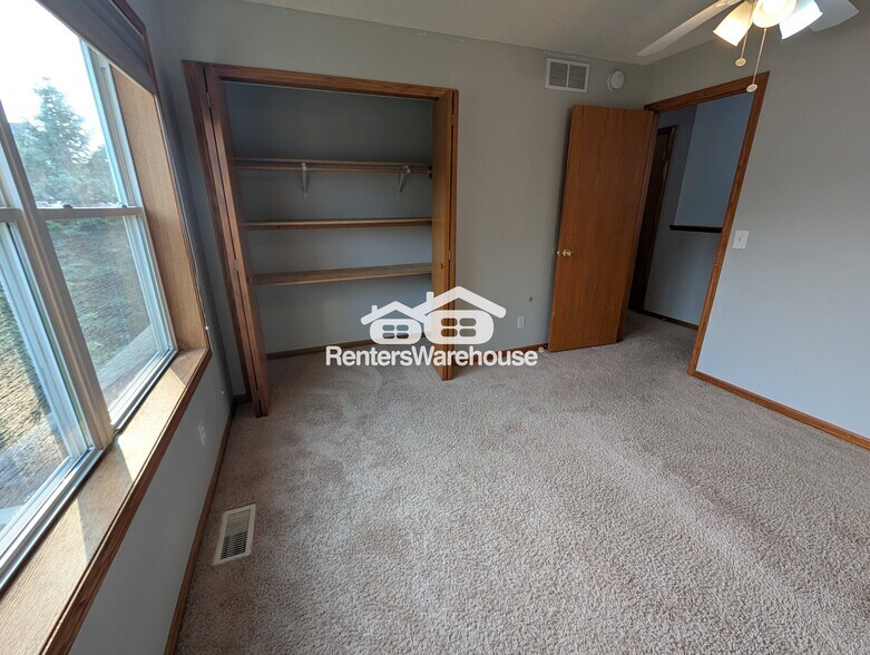 Building Photo - 10549 64th Way NE
