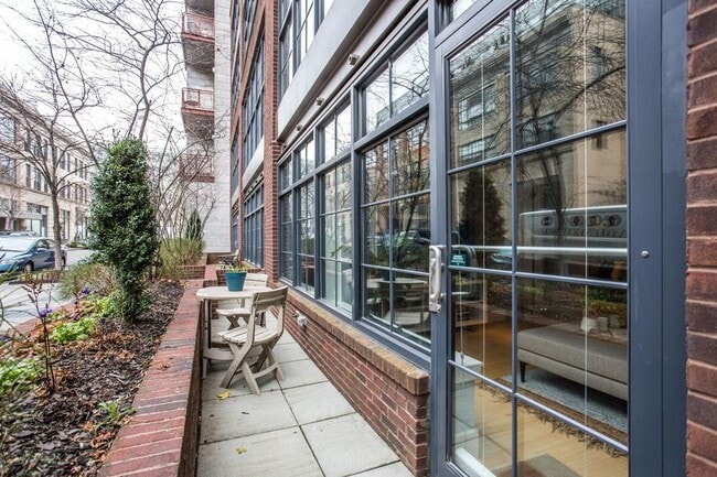 Building Photo - Logan Circle Loft with Garage Parking!