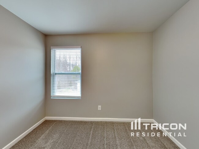 Building Photo - 918 Robys Pl