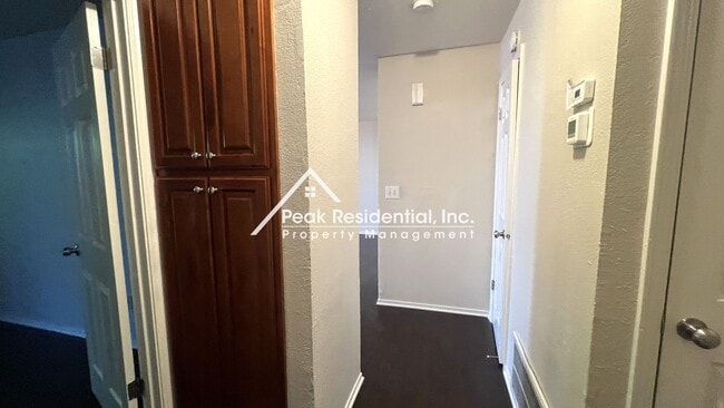 Building Photo - Spacious 2bd/2ba Duplex with 2 Car Garage