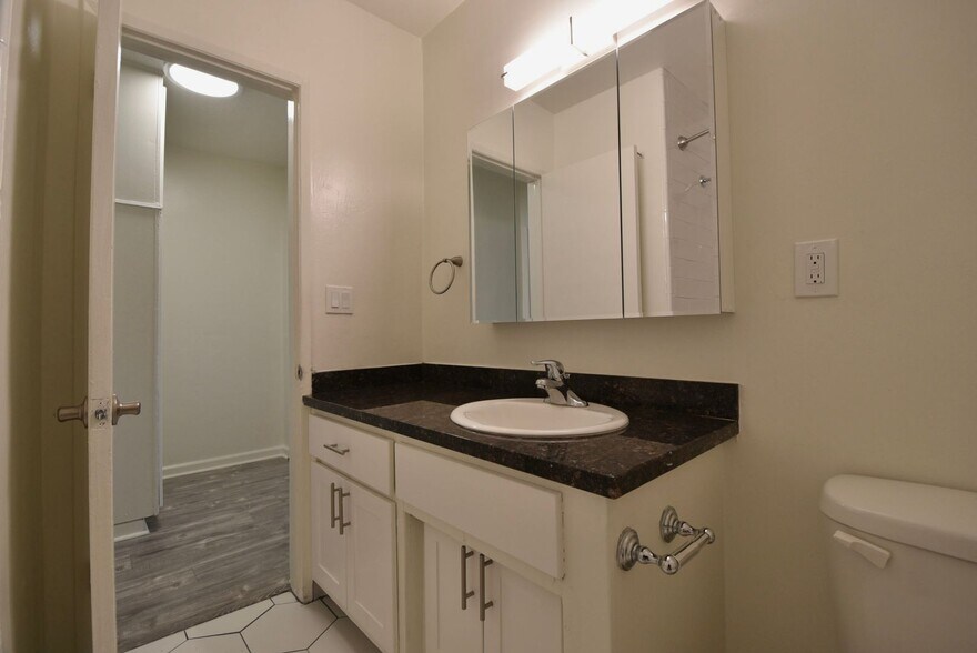 Building Photo - 12142 Burbank Blvd