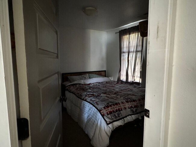 Building Photo - 1008 Lake Ave