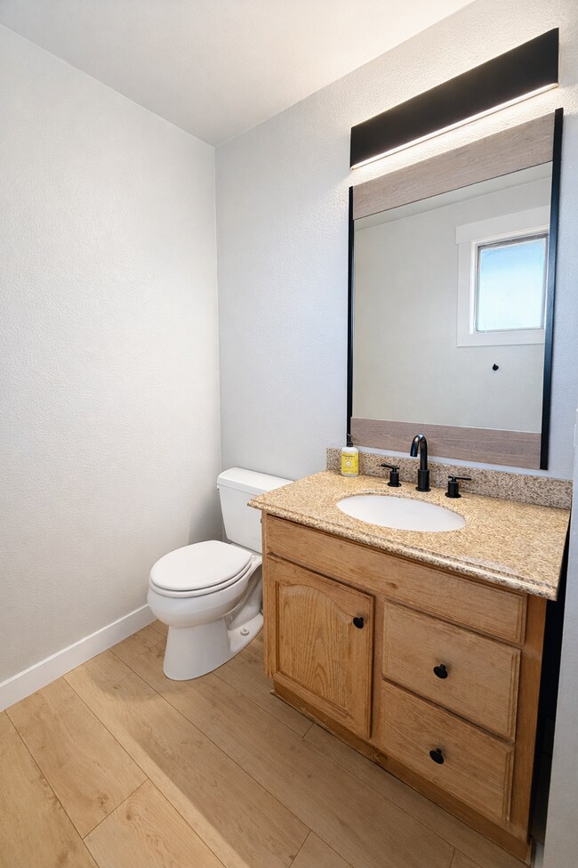 Building Photo - 2028 N Havichur Loop