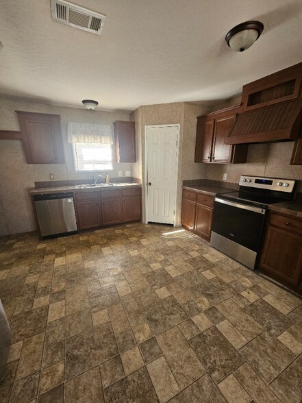 Building Photo - 901 NE 95th St