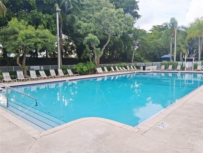 Building Photo - 7827 Sanibel Dr