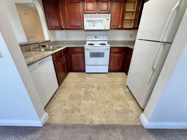 Building Photo - ADORABLE SECOND STORY 2 BEDROOMS 2 FULL BA...
