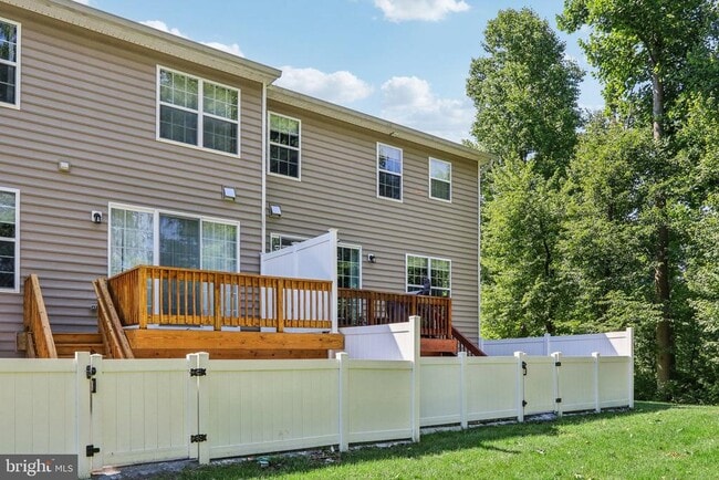 Building Photo - 206 Shields Ct