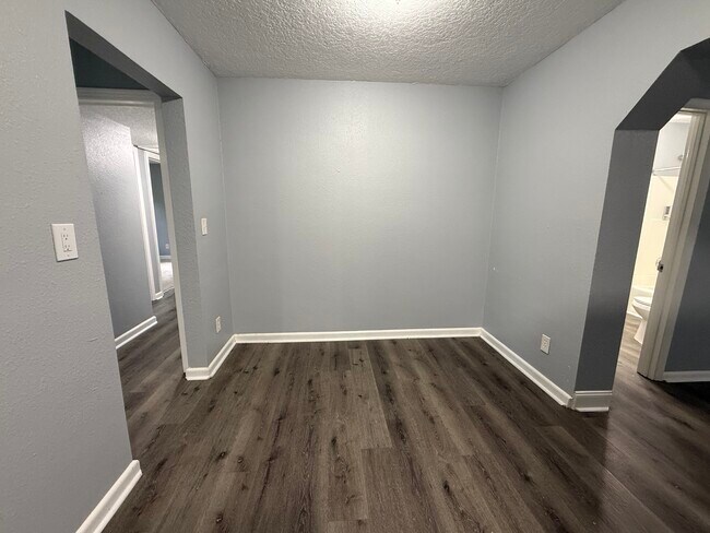 Building Photo - 2739 King Cole Dr