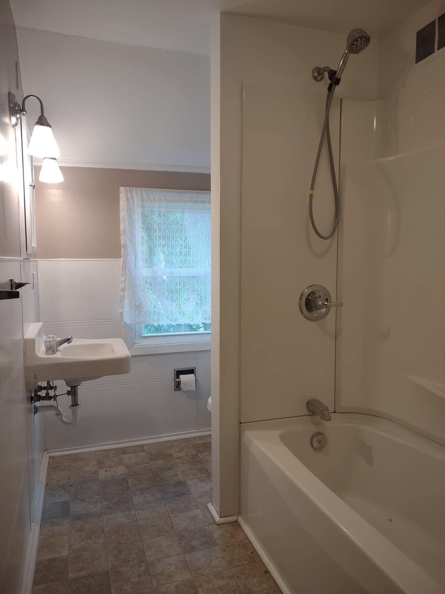 upstairs bathroom - 8563 Crane Creek Rd