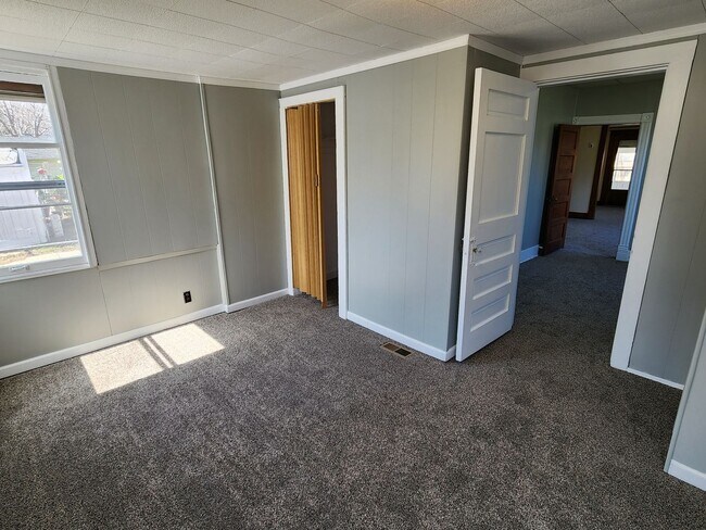 Building Photo - Great 3BR, 1BTH home, just updated!