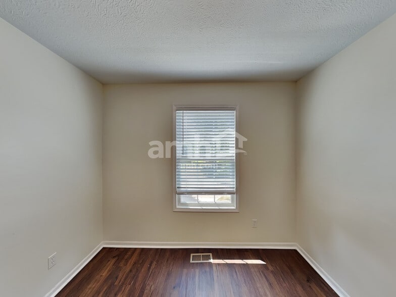 Building Photo - 1566 Pheasant Run Dr