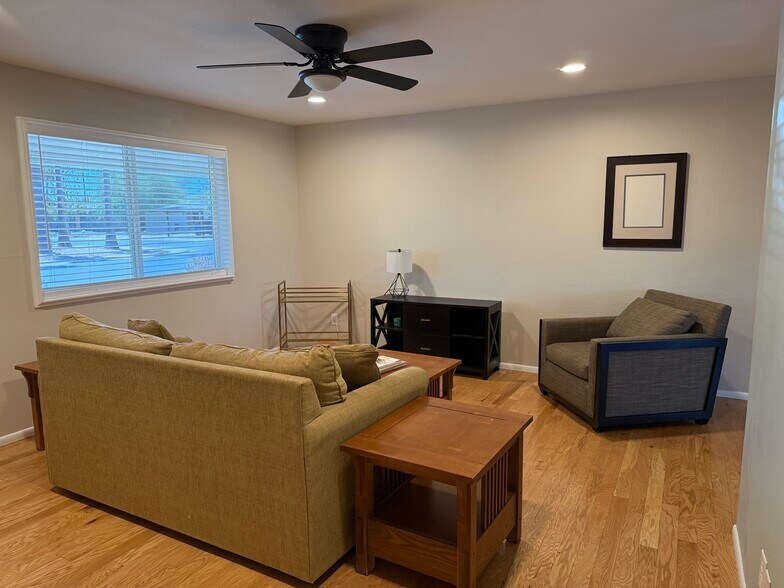 Building Photo - 3810 S La Corta Dr