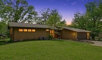 Building Photo - 1010 Parkview Dr