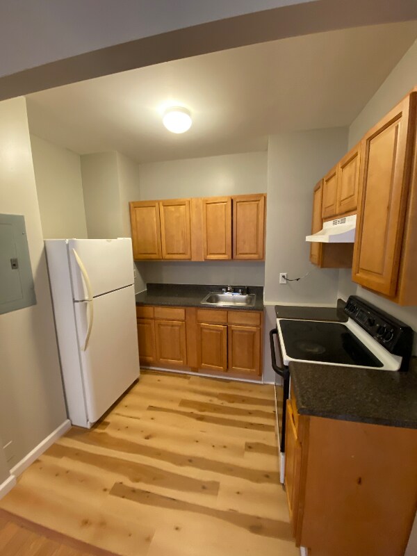 Building Photo - 114 Ashley St