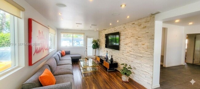 Building Photo - 875 NE 130th St