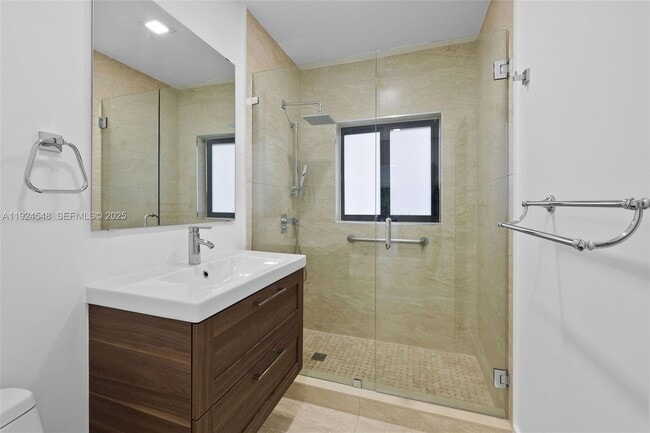 Building Photo - 743 Aledo Ave