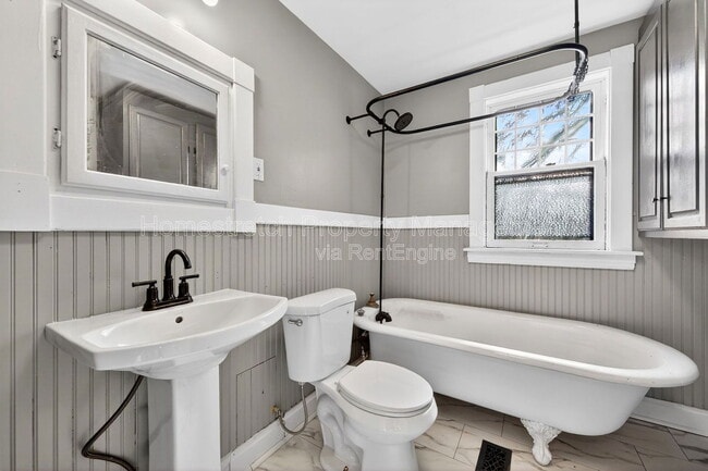 Building Photo - 2424 Oakland Ave