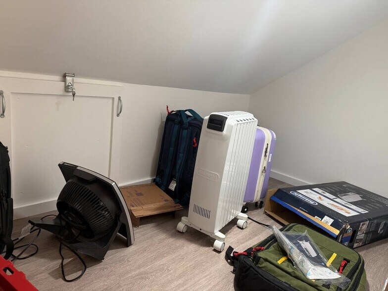 2nd floor large storage - 10526 111th Ave NE