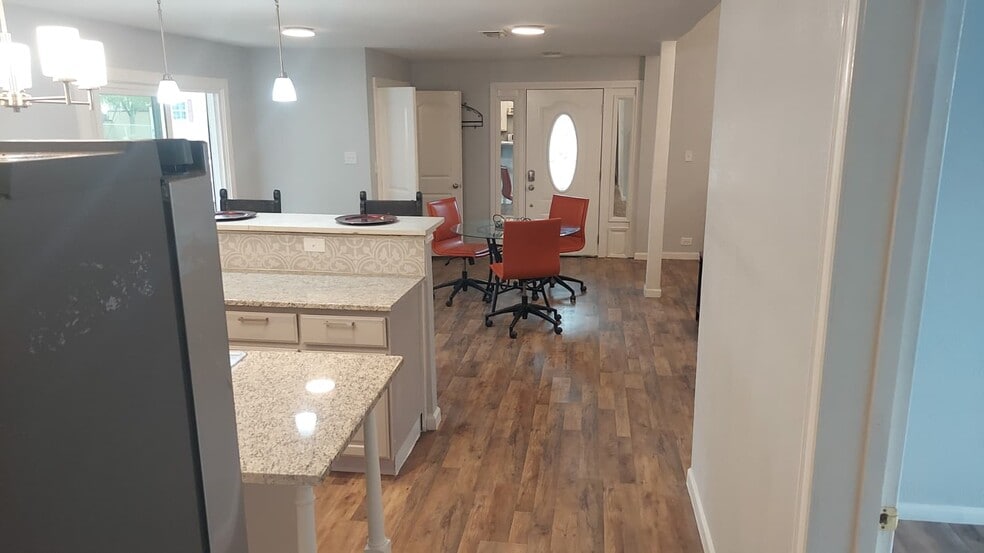 Building Photo - 1202 Anna Lee Dr